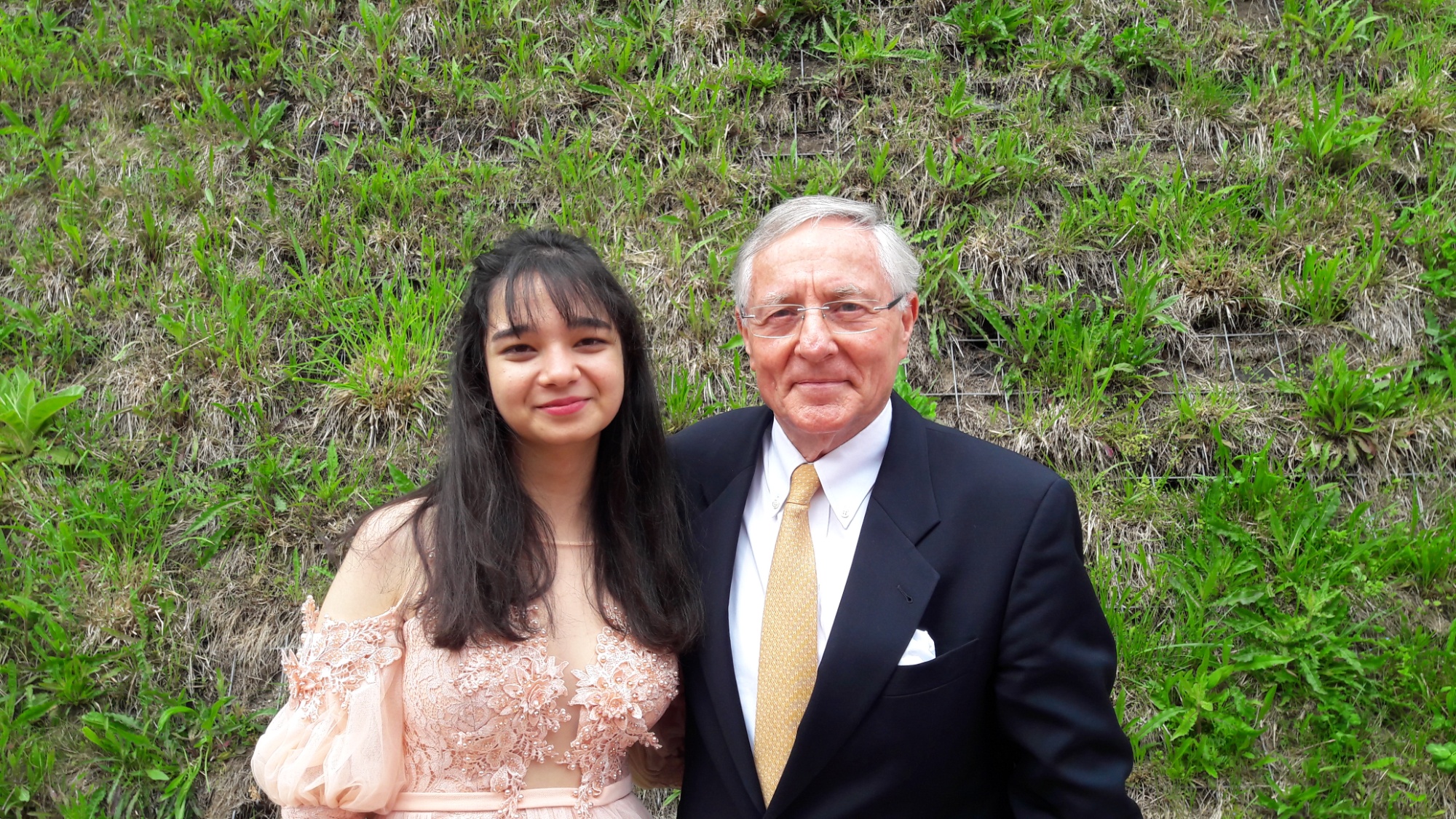 Dr Von Sponeck with Aya Ghani (an Iraqi UWC scholarship student)